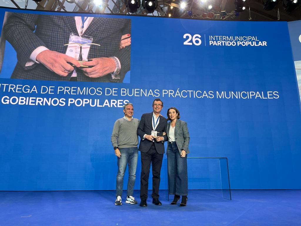 Feijóo premia los 12 proyectos estratégicos<br>que ha presentado José Ballesta para Murcia